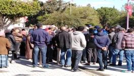 Protesters gathered in front of a government office in Tunisia on March 30, Monday.