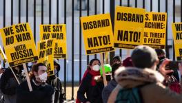 Anti-war protesters rally outside the White House. Photo- PSL 