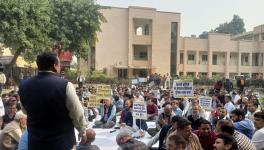 All India Power Engineers Federation convener Shailendra Dubey addresses the striking UPPCL employees in Lucknow. 