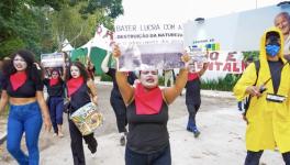 MST activists held a protest on November 11 in the Agrizone at COP 30, an area dedicated to discussions related to agribusiness. The action aimed to denounce agribusiness as the main driver of the environmental crisis in Brazil. Photo: @alain.grao / COP30 Collaborative Coverage