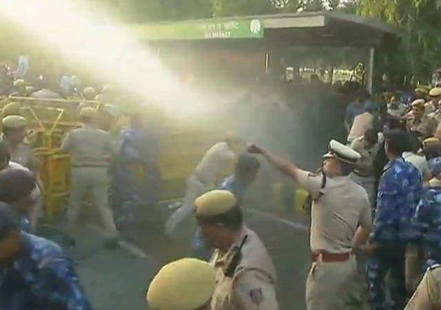 JNU March