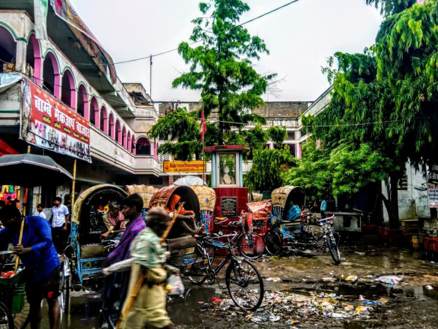 rickshaw pullers stand and union office champaran