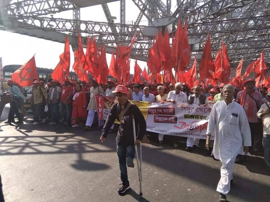 Huge Farmers, Agri Workers’ Rally in Kolkata Calls for Unified ‘Kisan’ Identity