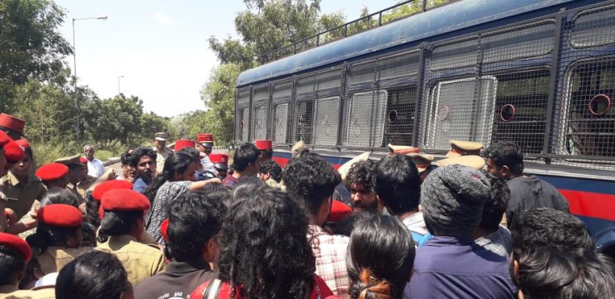 Pondicherry Varsity: Students Protesting