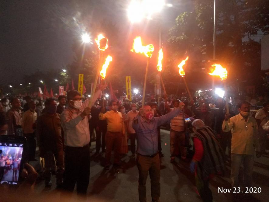 From Bustee Residents of Kolkata to Medical Representatives -- Nov 26 Strike Strikes a Chord