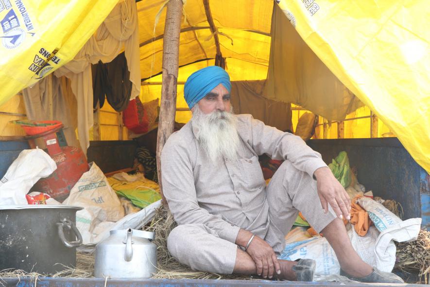 A protesting farmer from Punjab at Delhi-Haryana Singhu border. Image clicked by Mohit Sauda