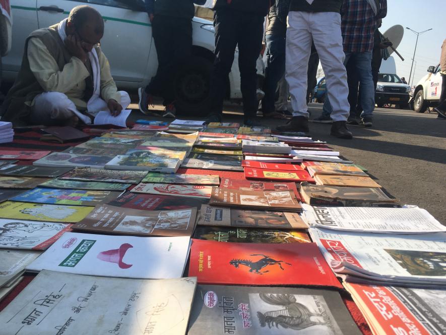 A protester reading a book at the Ghazipur border protest site. Image clicked by Ronak Chhabra