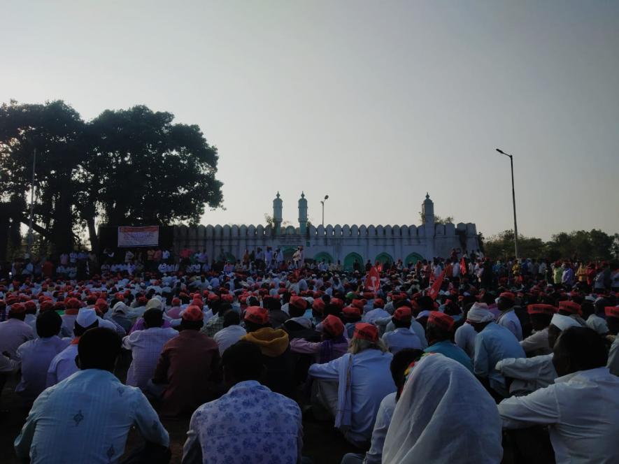 Farmers Begin March to Mumbai to Participate in Mahapadav Against Farm Laws