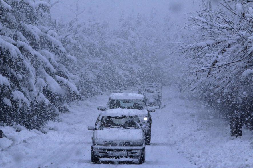 Heavy snowfall in Kashmir