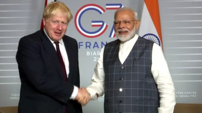 Prime Minister Modi (R) and UK PM Boris Johnson. File photo