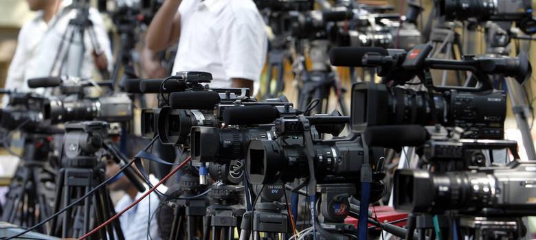 On Suppressing Media, Judicial Verdicts and Undeclared Emergency