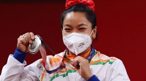 Mirabai Chanu Tokyo 2020 podium