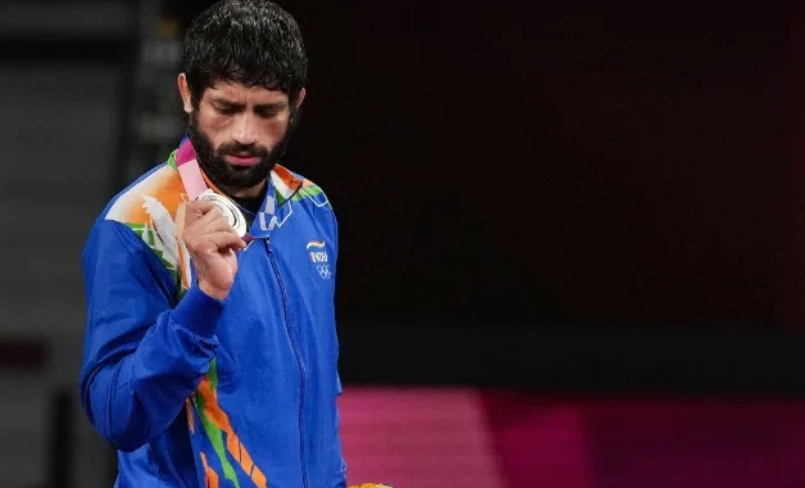 wrestler Ravi Dahiya with his Tokyo Olympics silver medal