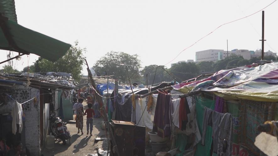 Houses on the banks of Cooum. Image courtesy: Comrade Talkies