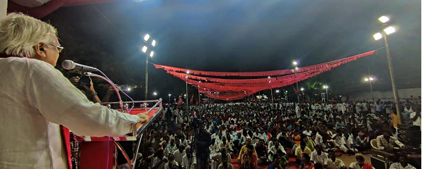 Hannan Mollah addressing the public meeting. Image courtesy: AIKS