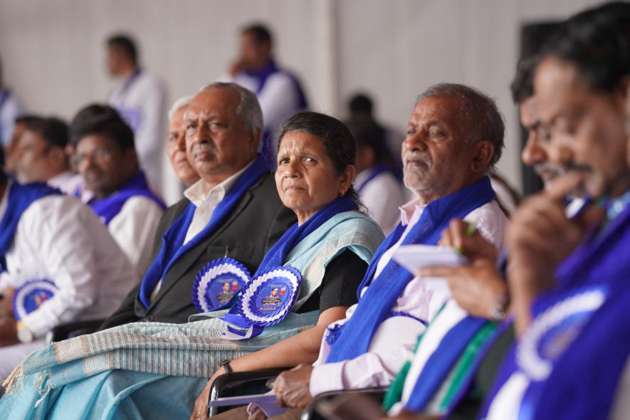 Ramabai Anand Teltumbde shares the stage with DSS leaders (pic courtesy - Navya Kadame)