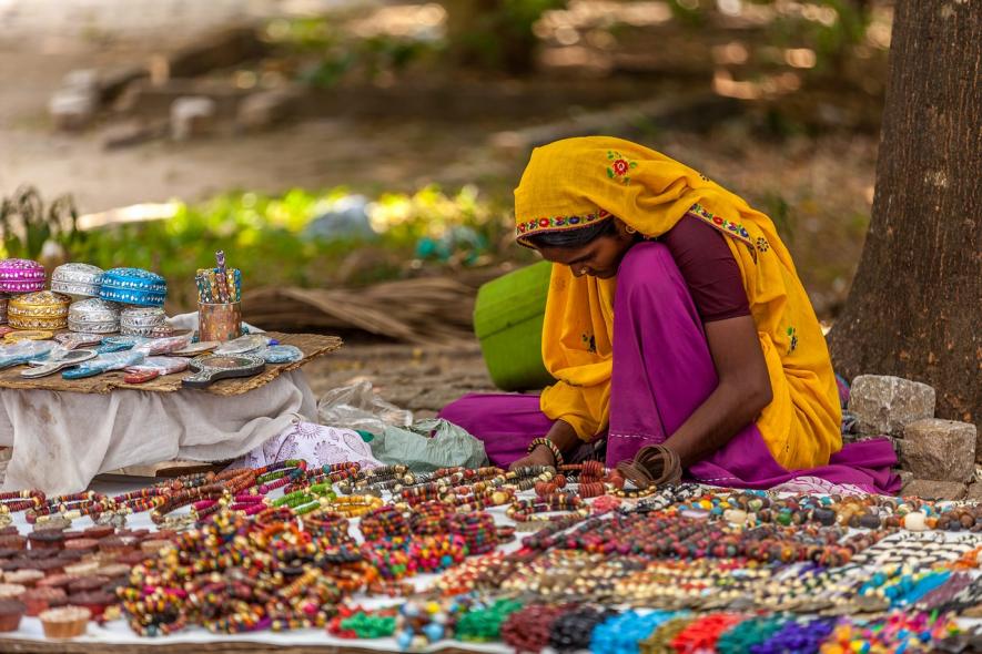 Delhi: Street Vendors Submit Memo Against Forceful Eviction by MCD Ahead of G20 Meet