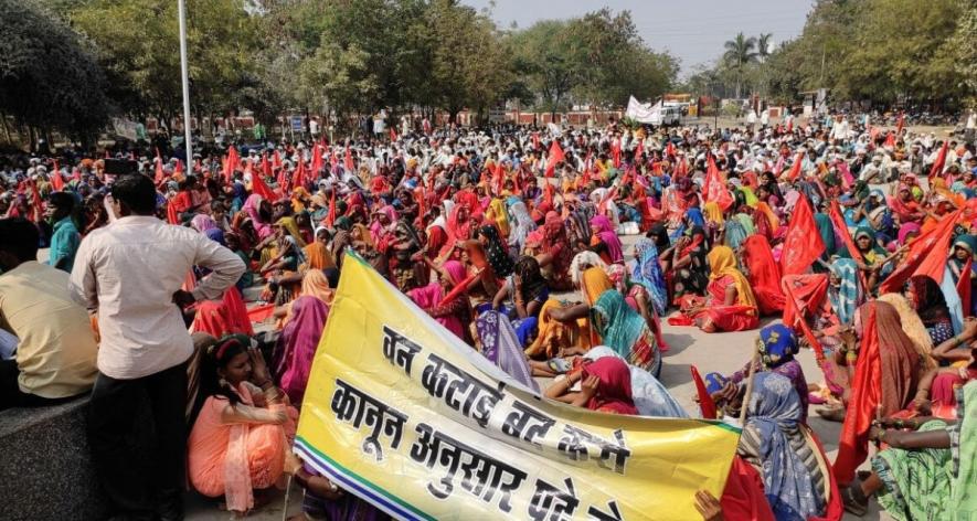 A protest underway in Burhanpur by the Jagrit Adivasi Dalit Sangathan (Photo sourced by Sanavver Shafi, 101Reporters)