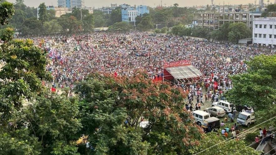  A sea of red flags could be seen as rally participants occupied the lawns of nearby administrative buildings, Kachari, referred to as the "Brigade Parade” ground of North 24 Parganas. | Image courtesy: CPIM Facebook page