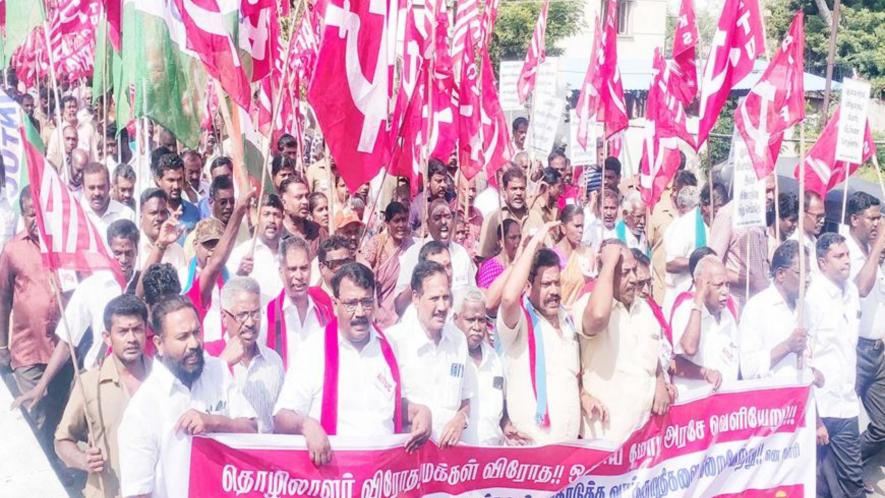 Trade union members try to break the police barricade at Madha Koil junction, in Puducherry, on Tuesday. Image credit: Theekkathir.