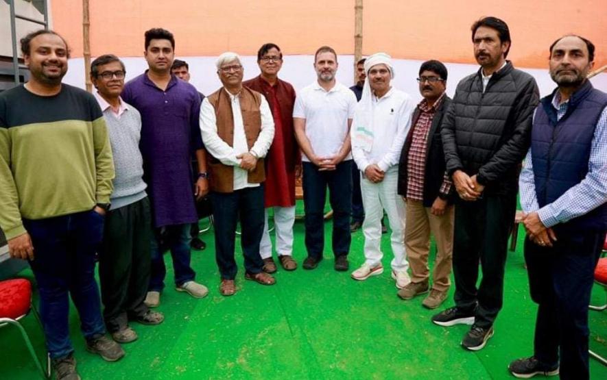 Rahul Gandhi with Cpim leader MD Salim and other leaders