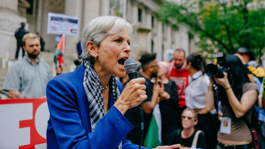 Jill Steins speaks at a demonstration protesting Benjamin Netanyahu’s visit to the UN General Assembly (Photo: Wyatt Souers)