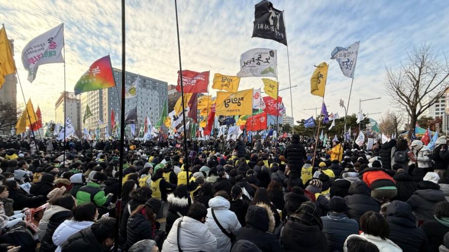 Protest outside the National Assembly on December 7, the day of the impeachment vote. Photo: International Strategy Center (@go_isc)