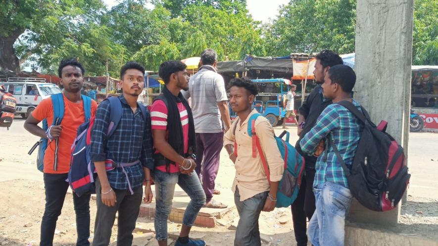 Unemployment youths from different villages in Bankura and Purulia districts are leaving for other states as migrant workers.