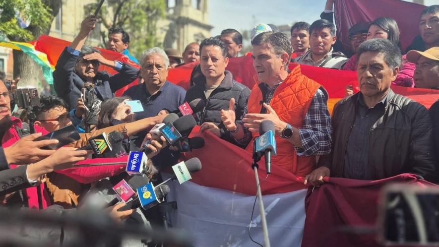Rodrigo Paz of the Christian Democratic Party (PDC) addresses the press alongside supporters. Photo: X