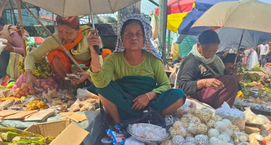 Chongtham Mani (middle) and others selling their produce (Photo - Ngangom Suraj, 101Reporters).